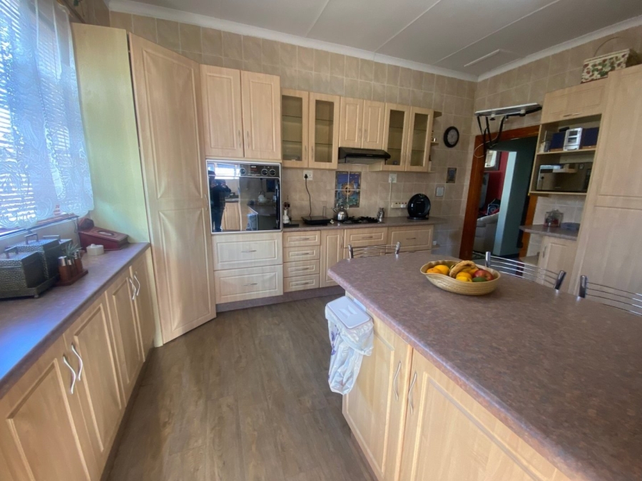 6 Bedroom Property for Sale in Berea Eastern Cape